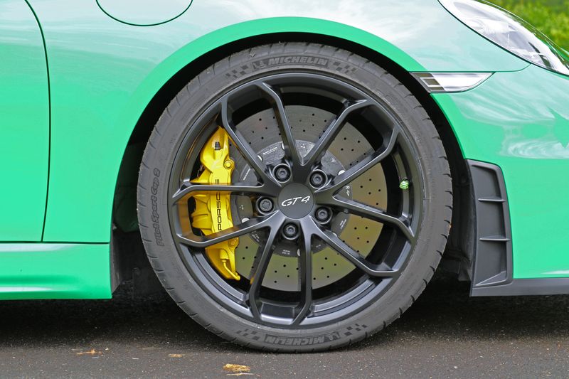 Porsche Cayman GT4