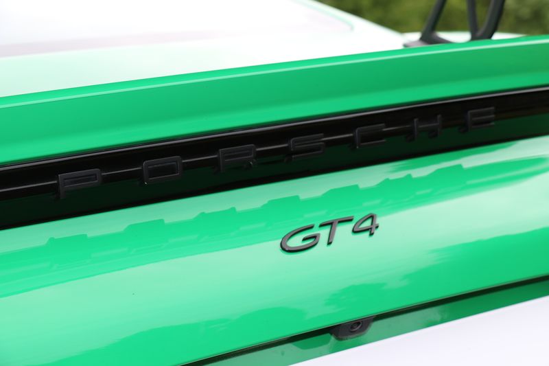 Porsche Cayman GT4