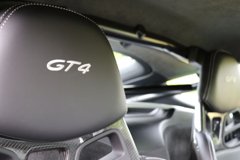 Porsche Cayman GT4