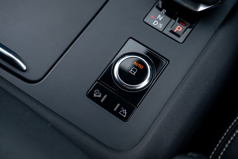 Landrover Discovery D300 HSE Auto Commercial