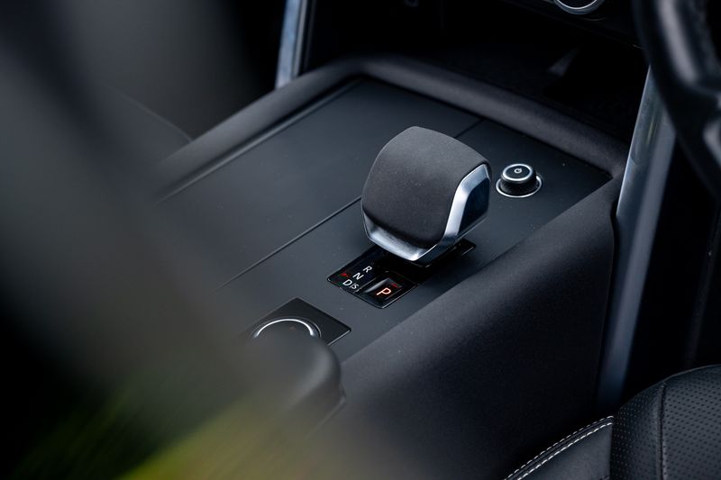 Landrover Discovery D300 HSE Auto Commercial