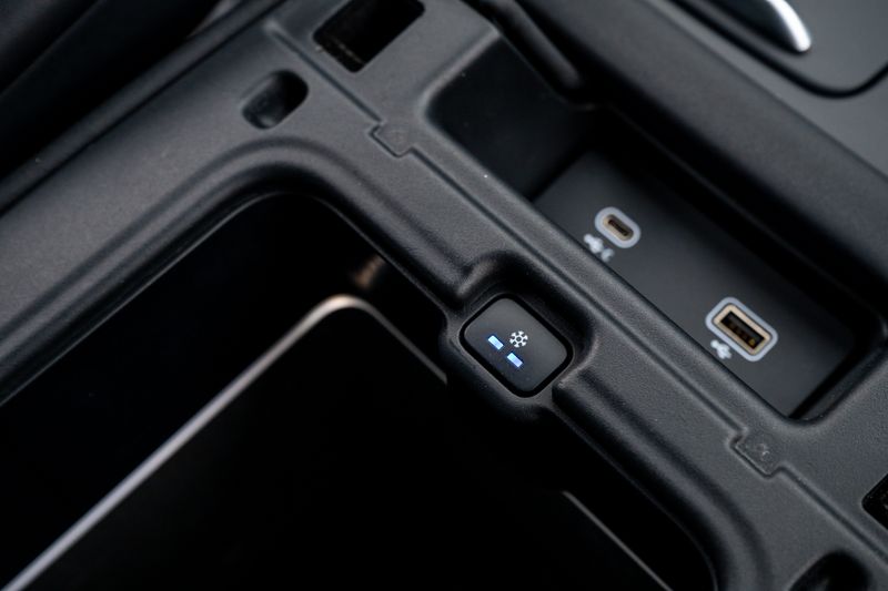 Landrover Discovery D300 HSE Auto Commercial