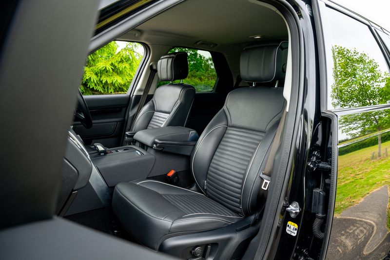 Landrover Discovery D300 HSE Auto Commercial