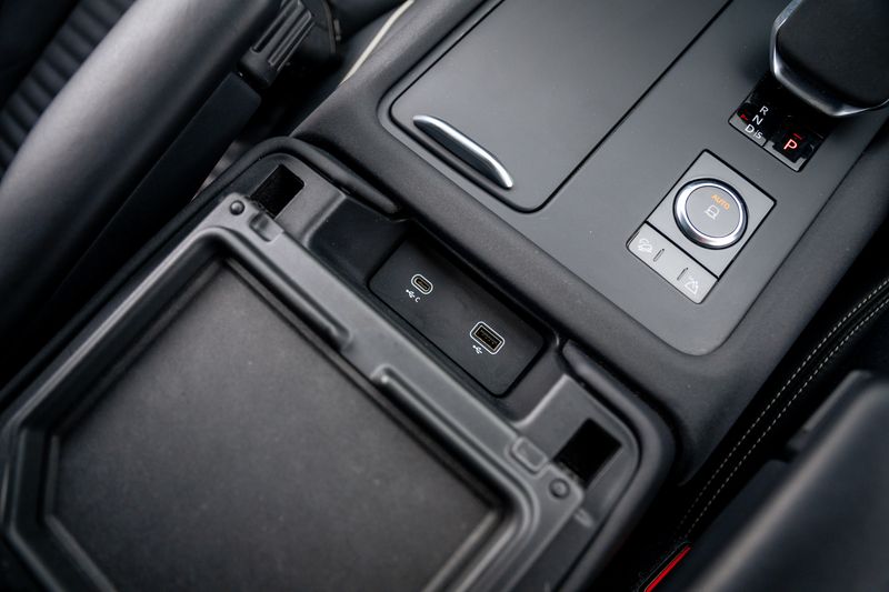 Landrover Discovery D300 HSE Auto Commercial