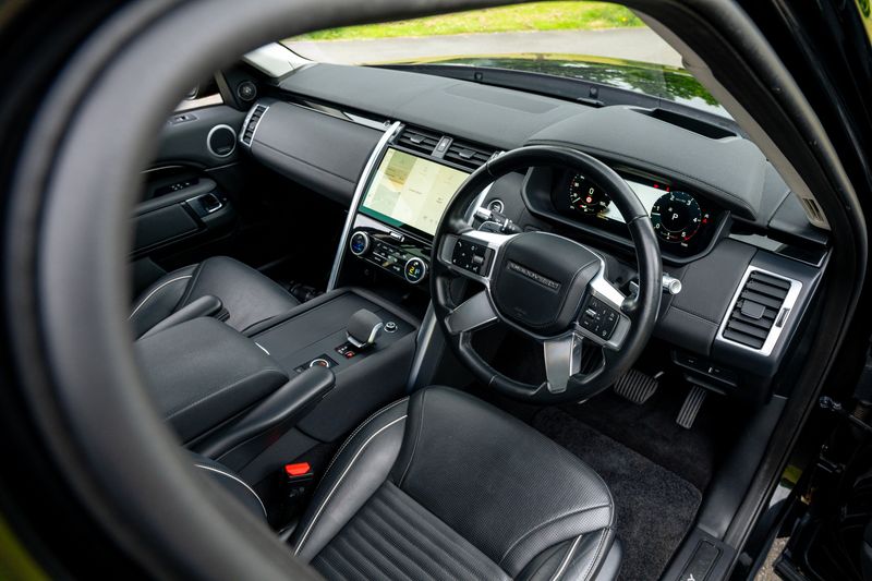 Landrover Discovery D300 HSE Auto Commercial