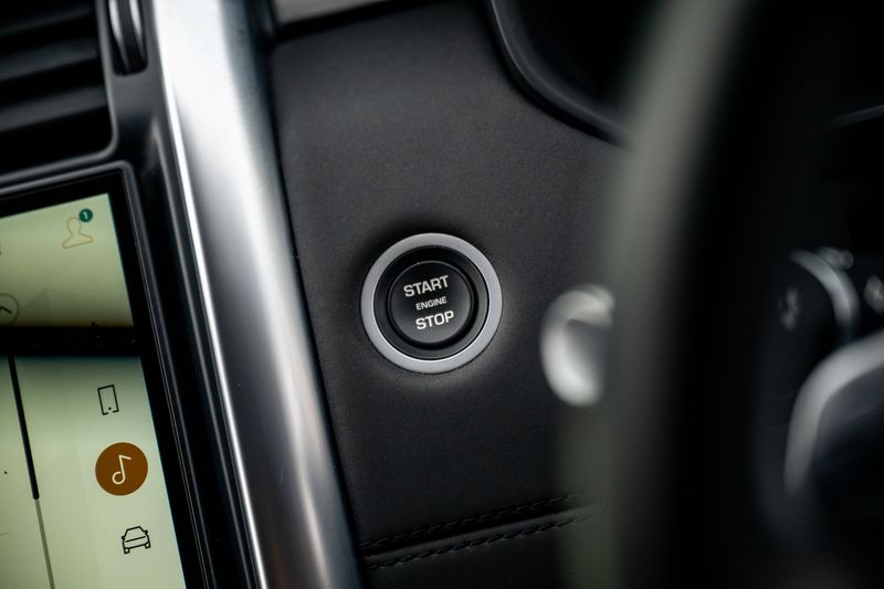 Landrover Discovery D300 HSE Auto Commercial