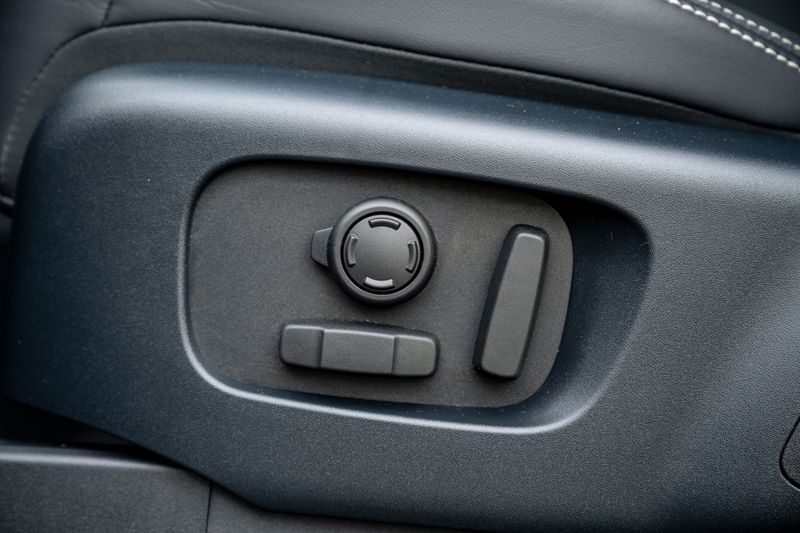 Landrover Discovery D300 HSE Auto Commercial