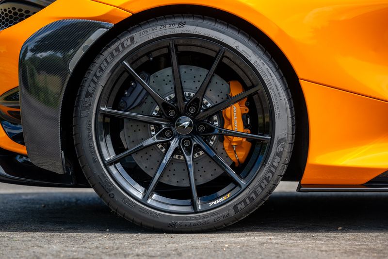 McLaren 765 LT