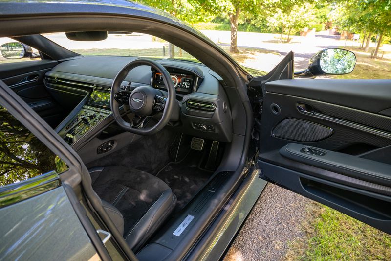 Aston Martin  DB12 Auto