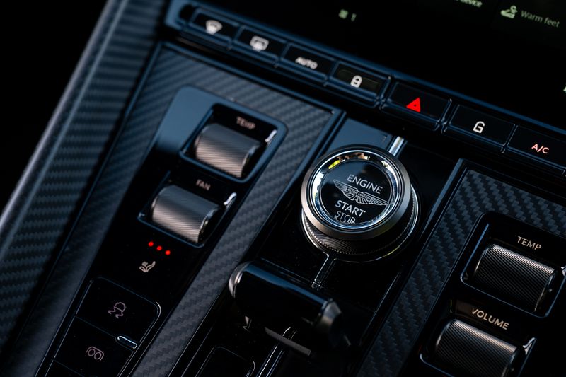 Aston Martin  DB12 Auto