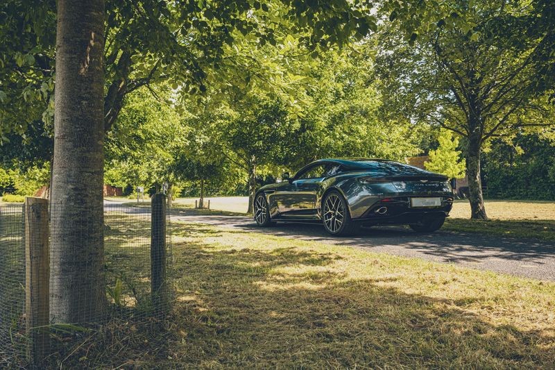 Aston Martin  DB12 Auto