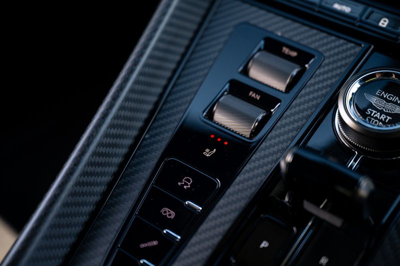 Aston Martin  DB12 Auto