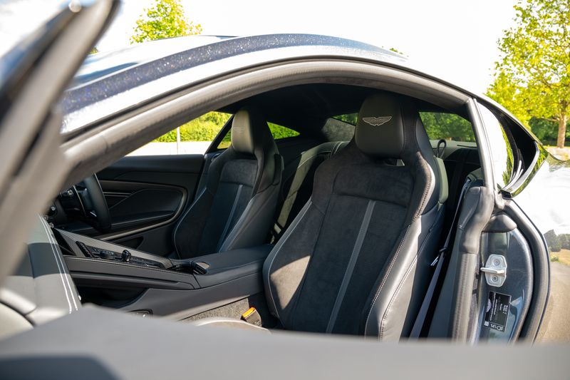 Aston Martin  DB12 Auto