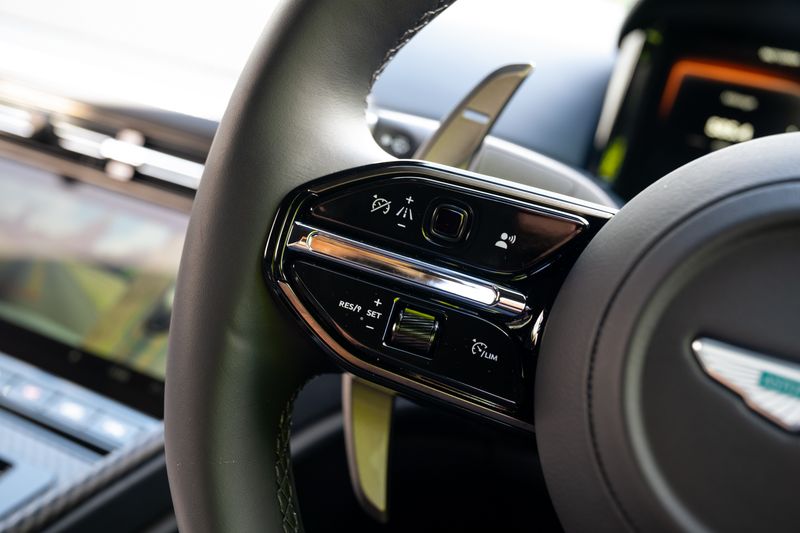 Aston Martin  DB12 Auto