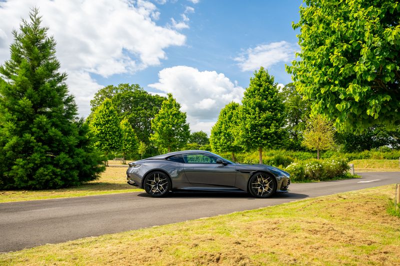 Aston Martin  DB12 Auto