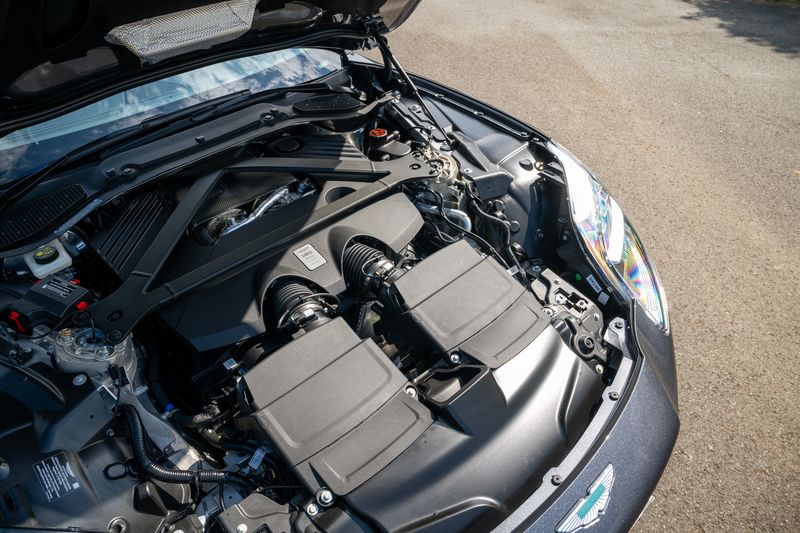 Aston Martin  DB12 Auto