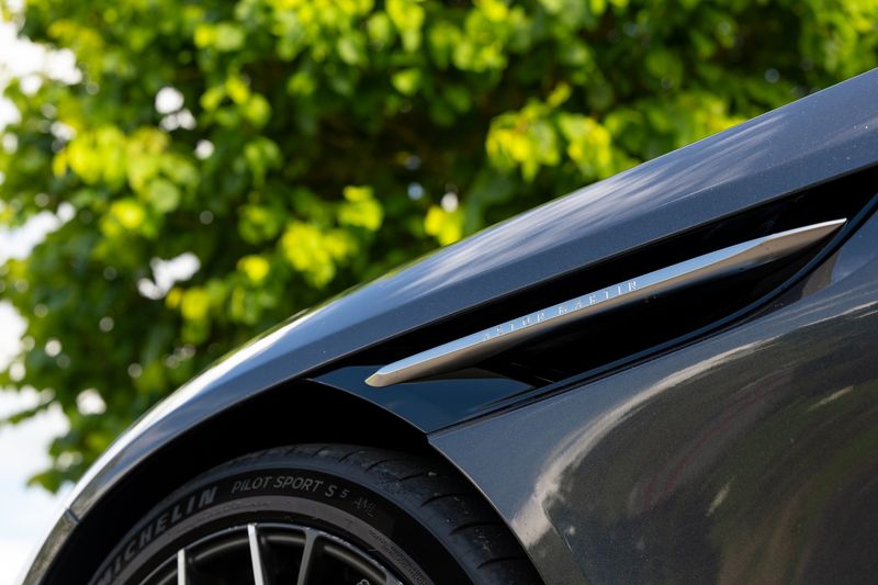 Aston Martin  DB12 Auto