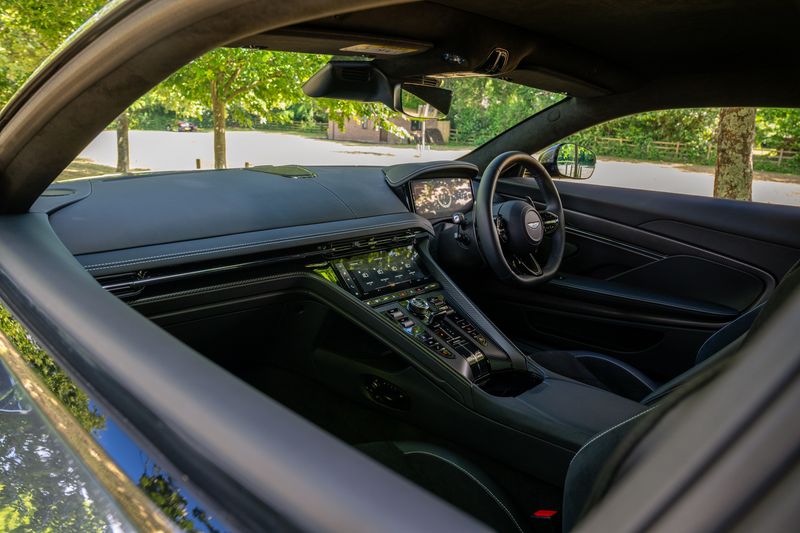 Aston Martin  DB12 Auto