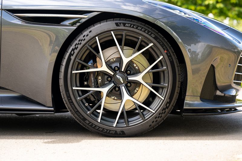 Aston Martin  DB12 Auto