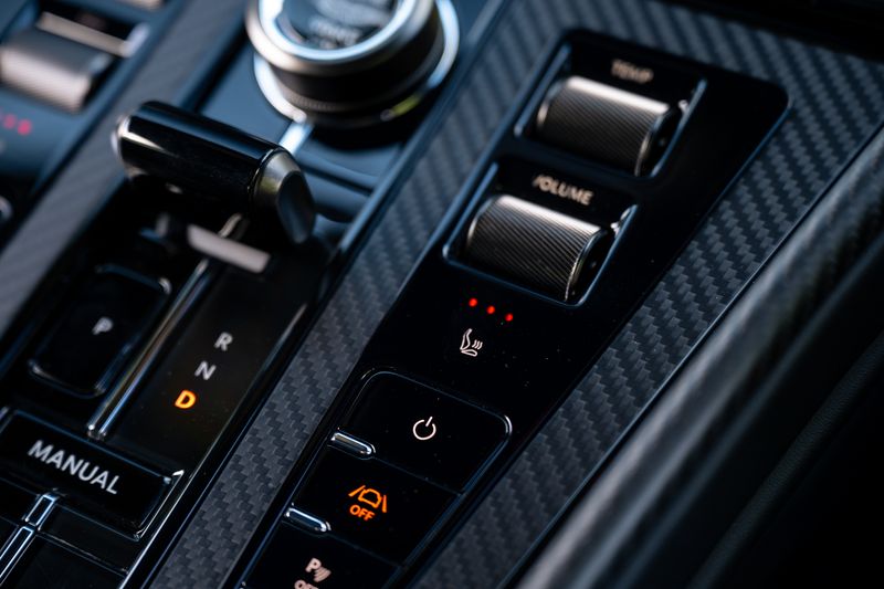 Aston Martin  DB12 Auto