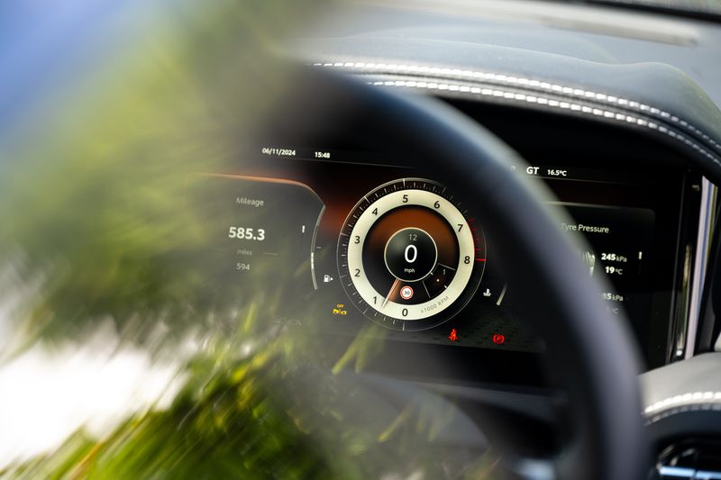 Aston Martin  DB12 Auto