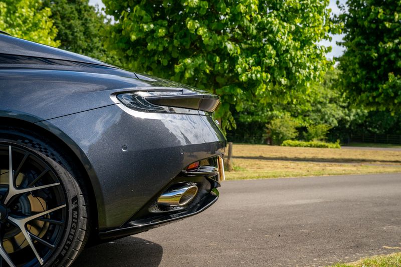 Aston Martin  DB12 Auto