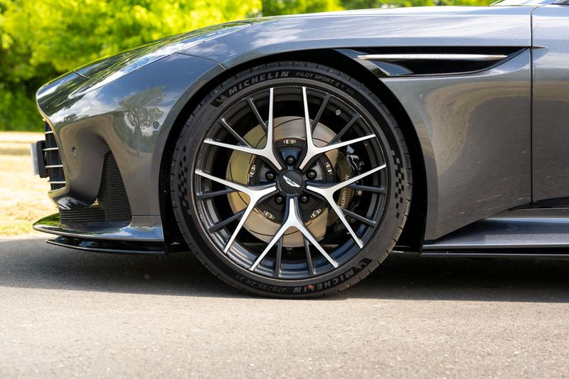 Aston Martin  DB12 Auto