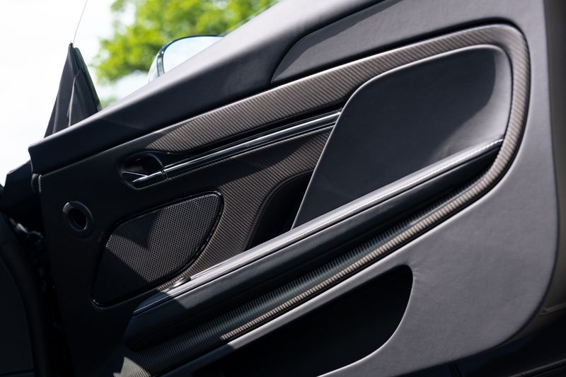 Aston Martin  DB12 Auto