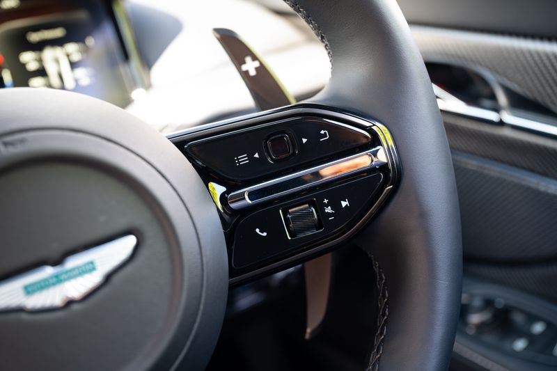 Aston Martin  DB12 Auto