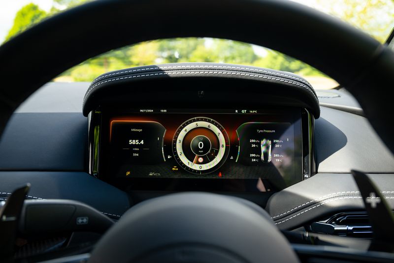 Aston Martin  DB12 Auto