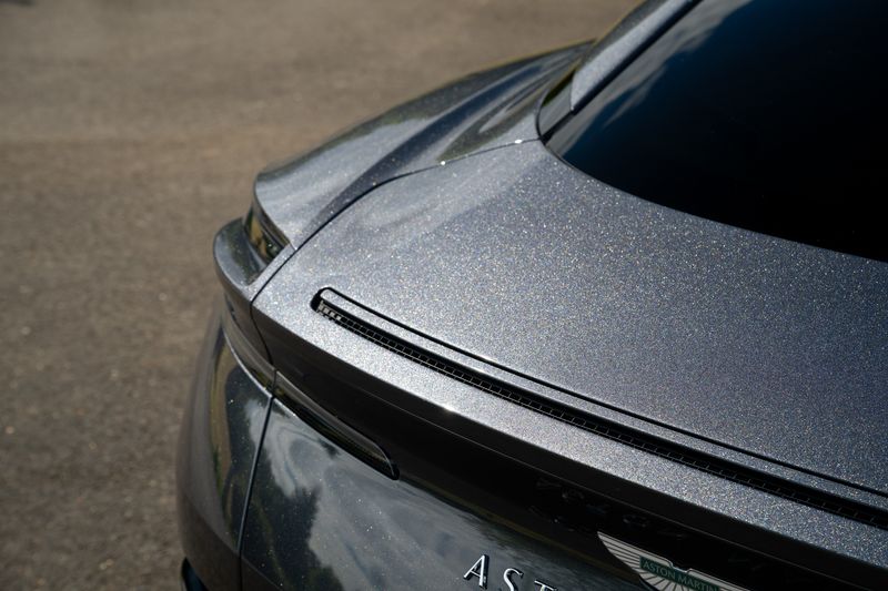 Aston Martin  DB12 Auto