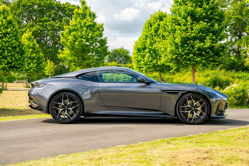 Aston Martin  DB12 Auto