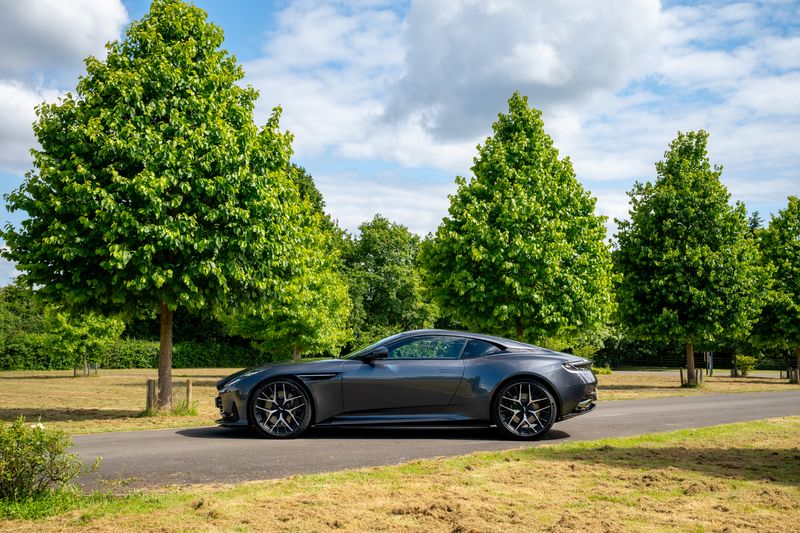 Aston Martin  DB12 Auto