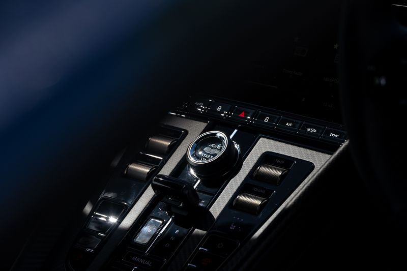 Aston Martin  DB12 Auto