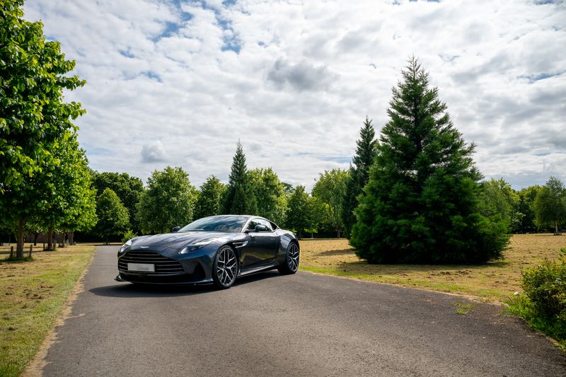 Aston Martin  DB12 Auto