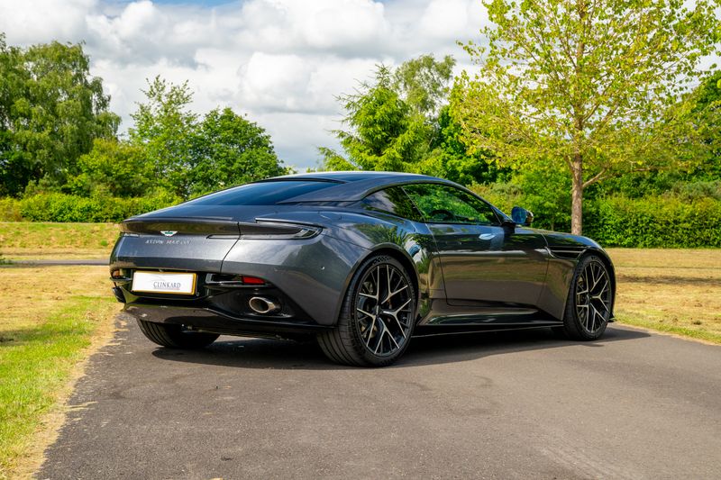 Aston Martin  DB12 Auto