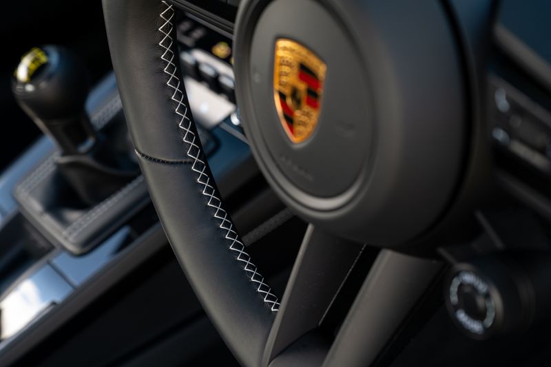 Porsche 911 (992) GT3 Touring