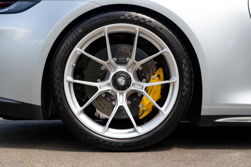 Porsche 911 (992) GT3 Touring