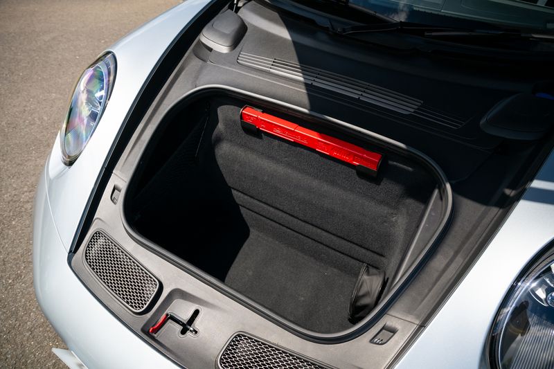 Porsche 911 (992) GT3 Touring