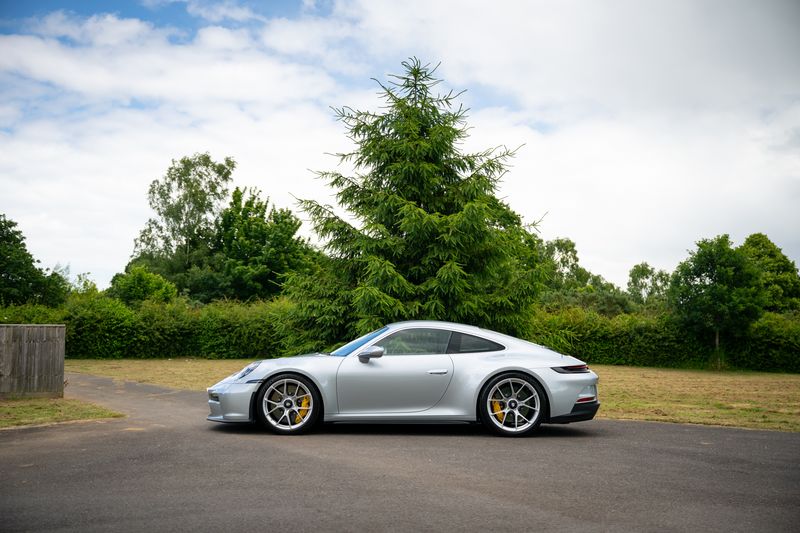 Porsche 911 (992) GT3 Touring