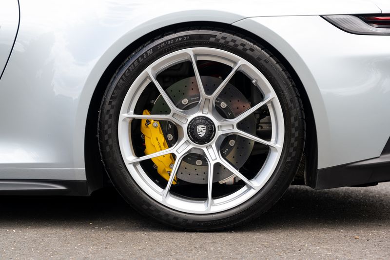 Porsche 911 (992) GT3 Touring