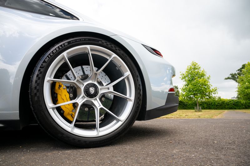 Porsche 911 (992) GT3 Touring