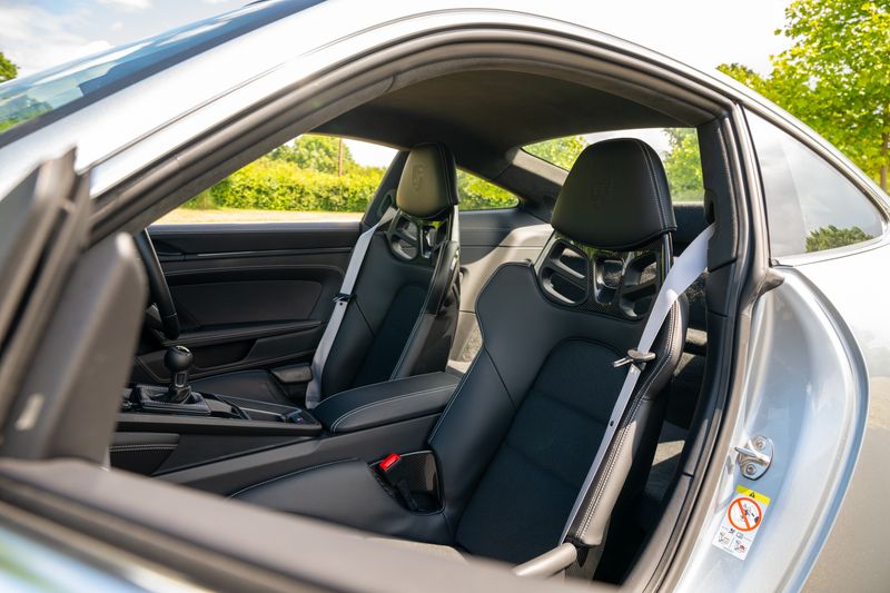 Porsche 911 (992) GT3 Touring