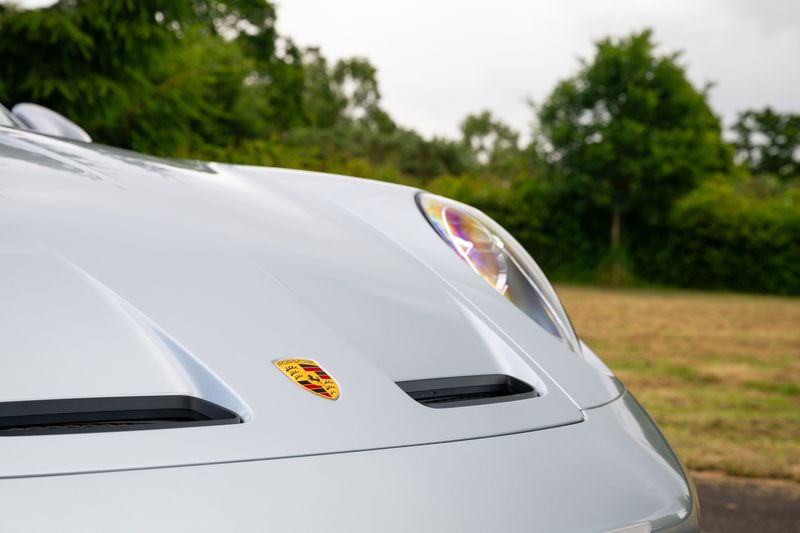 Porsche 911 (992) GT3 Touring