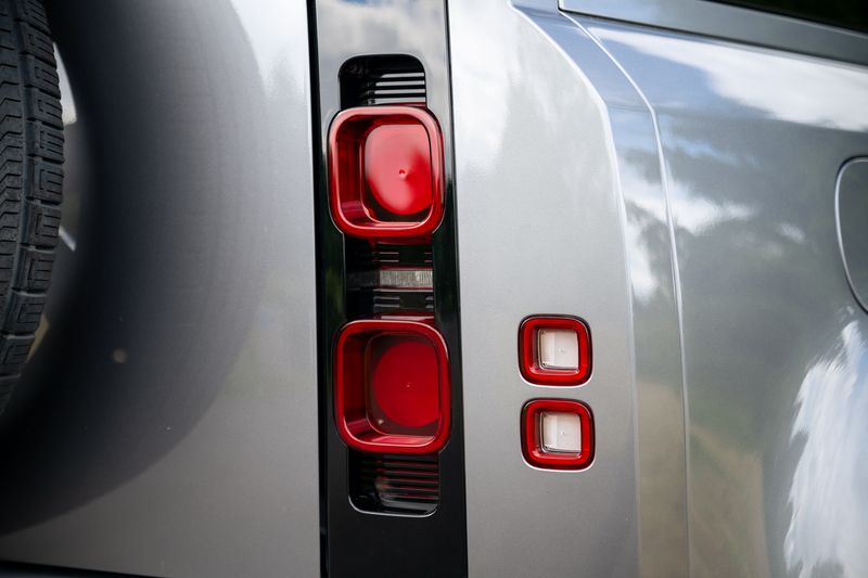 Landrover Defender 90 Commercial 3.0 D250 HSE VAT Q