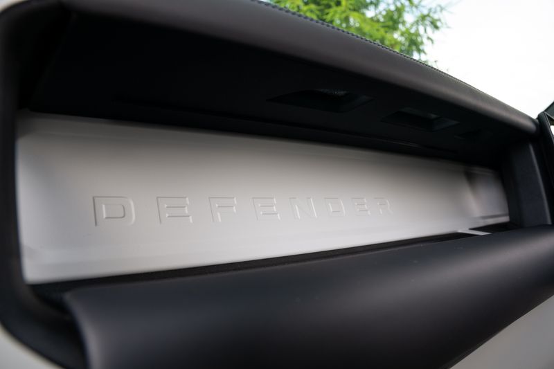 Landrover Defender 90 Commercial 3.0 D250 HSE VAT Q