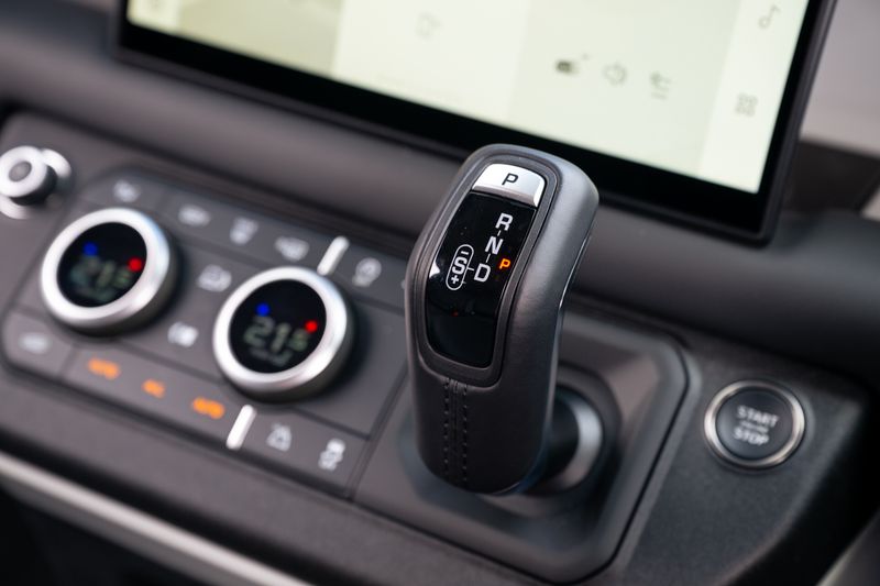 Landrover Defender 90 Commercial 3.0 D250 HSE VAT Q