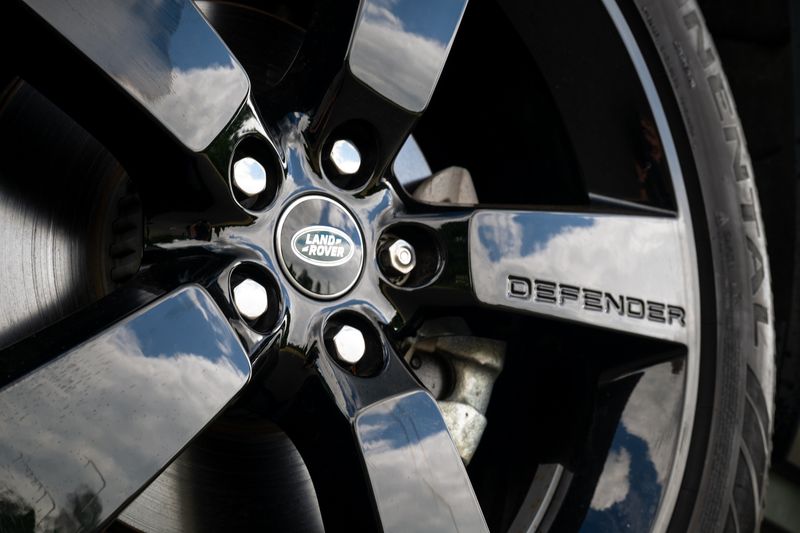 Landrover Defender 90 Commercial 3.0 D250 HSE VAT Q