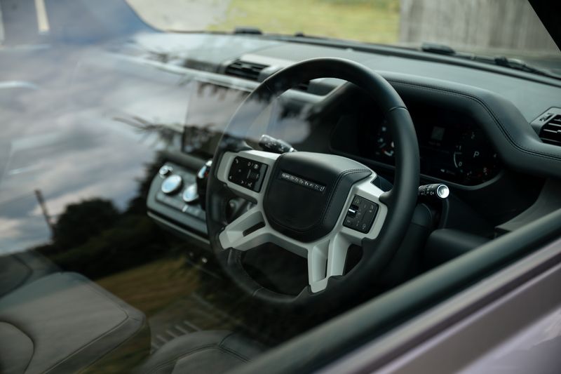 Landrover Defender 90 Commercial 3.0 D250 HSE VAT Q