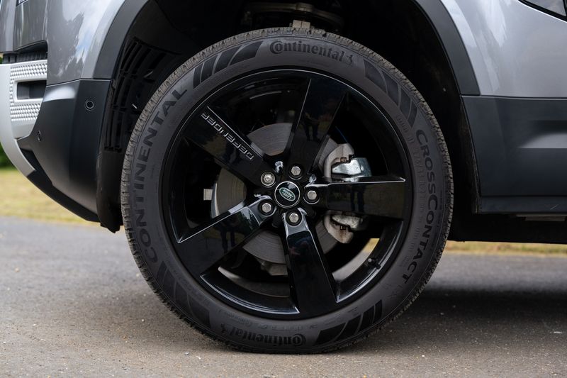 Landrover Defender 90 Commercial 3.0 D250 HSE VAT Q